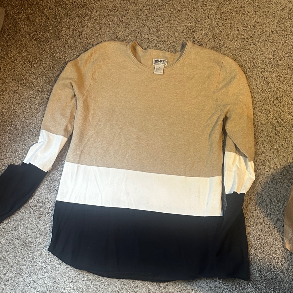 Duluth Trading Co Tan and White Sweater